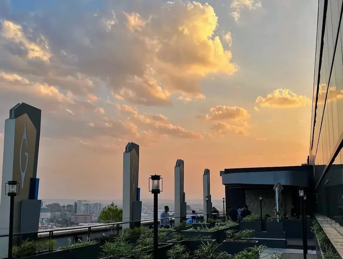 SkySpace Skyline Gumaya Tower Hotel Resmi Dibuka, Tawarkan Rooftop Panorama Kota Semarang