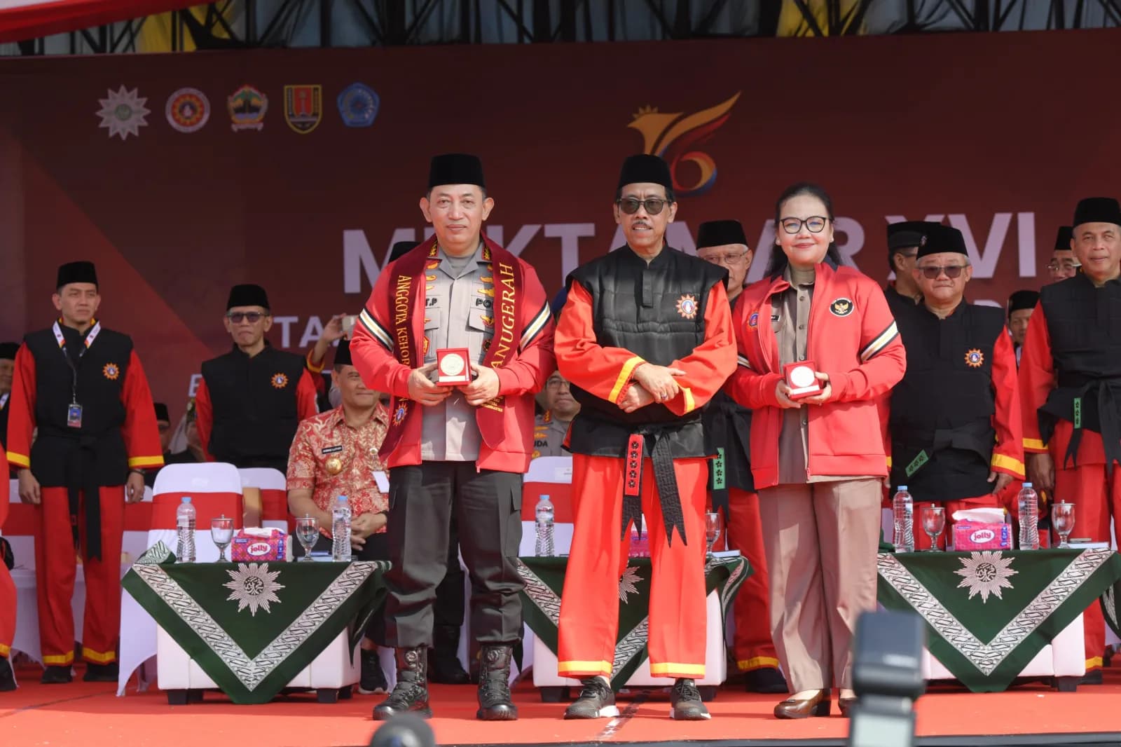 Wali Kota Agustina Terima Kehormatan Tapak Suci, Tekankan Pembentukan Karakter Para Pemuda