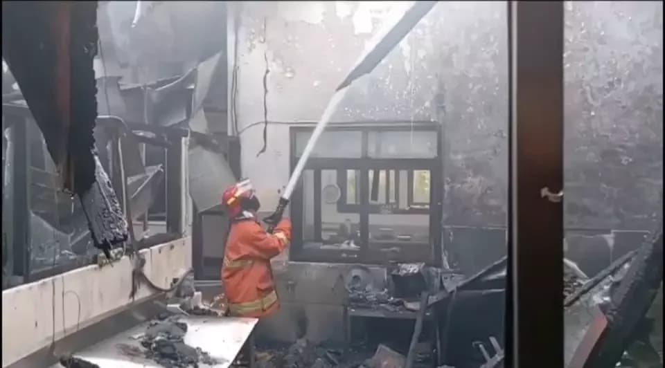 Belasan Pasien Dievakuasi Saat Insiden Kebakaran di RS Saiful Anwar Malang