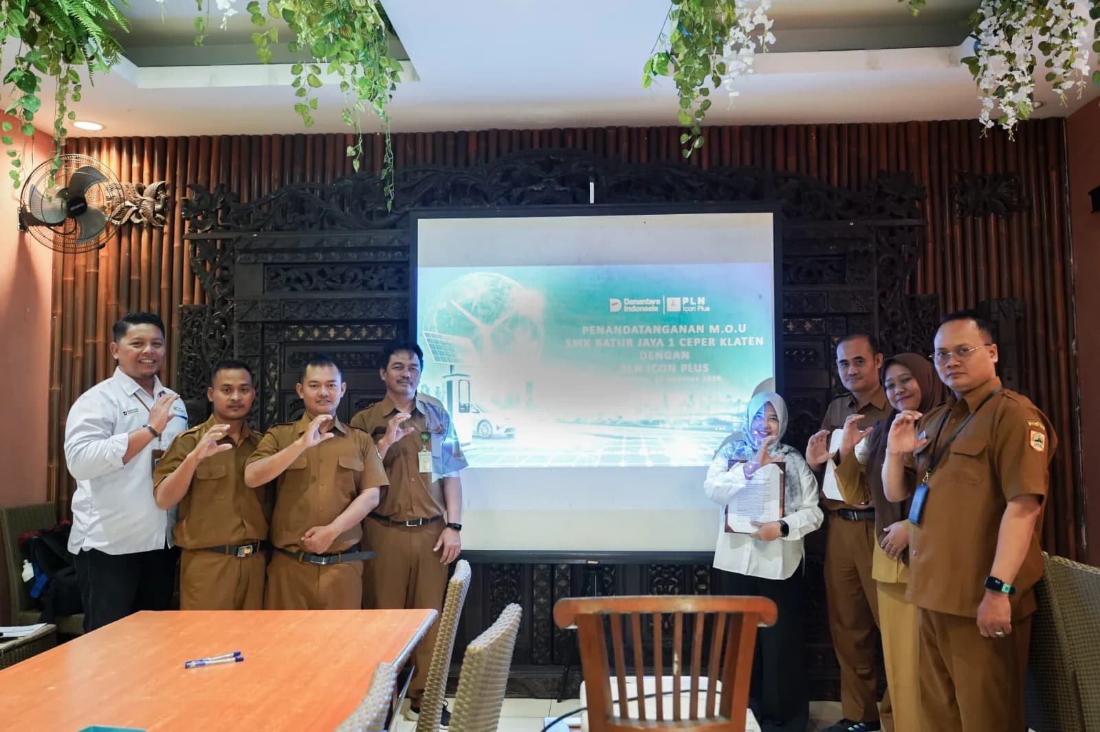 PLN Icon Plus dan SMK Batur Jaya 1 Ceper Siapkan Talenta Hadapi Transformasi Teknologi