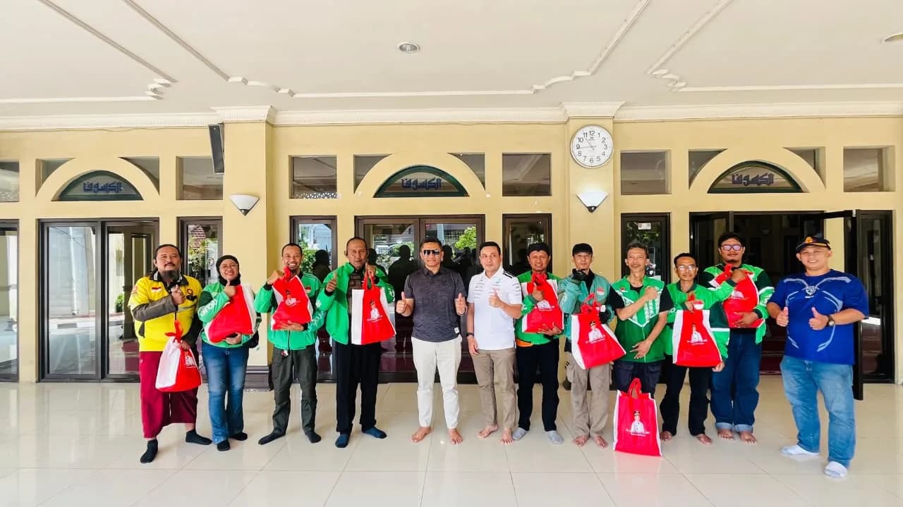 Dishub Semarang Berbagi Sembako dengan Ojol, Sinergi Transportasi Diperkuat