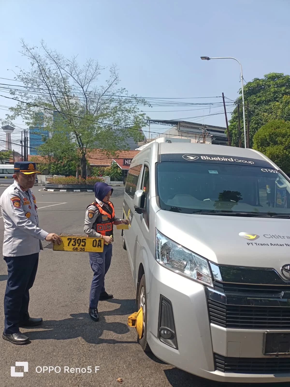 Dishub Kota Semarang Tindak Kendaraan Parkir Melanggar Aturan dengan Penggembokan