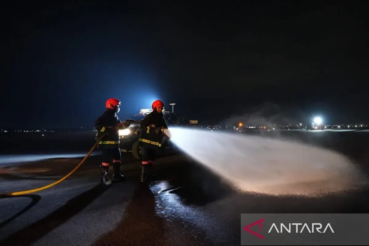 Runway Bandara Soetta Dibersihkan dari Abu Vulkanik Pastikan Keselamatan Penerbangan