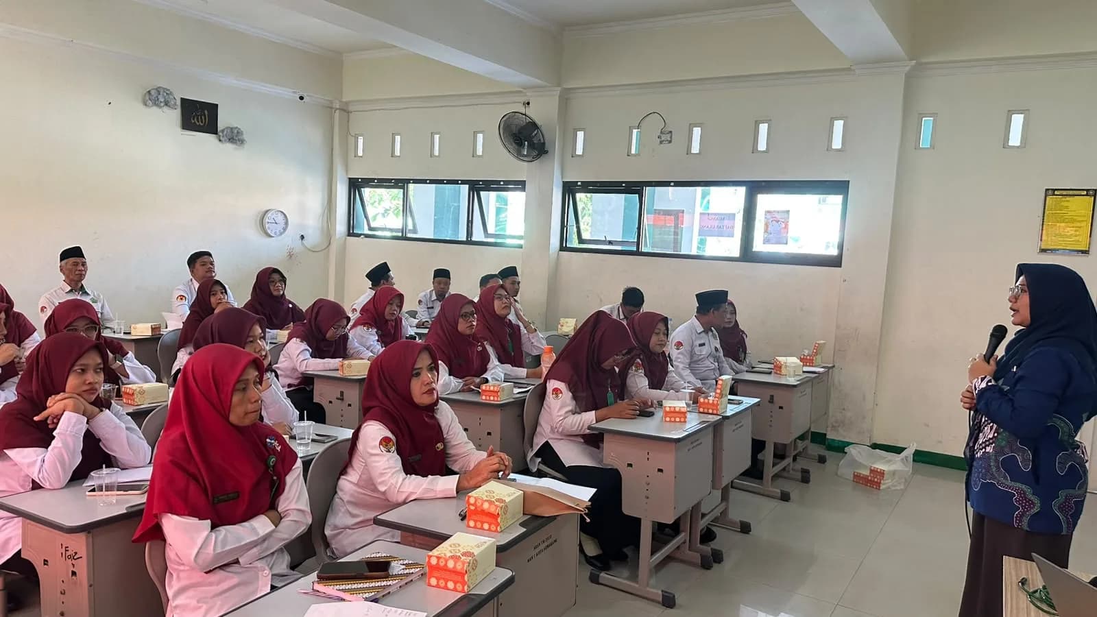 Dosen USM Edukasi Guru MAN 1 Semarang Cegah Child Grooming