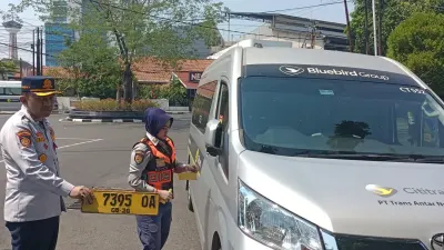 Dishub Kota Semarang Tindak Kendaraan Parkir Melanggar Aturan dengan Penggembokan